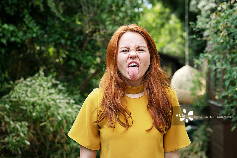 吐舌头的女人图片素材