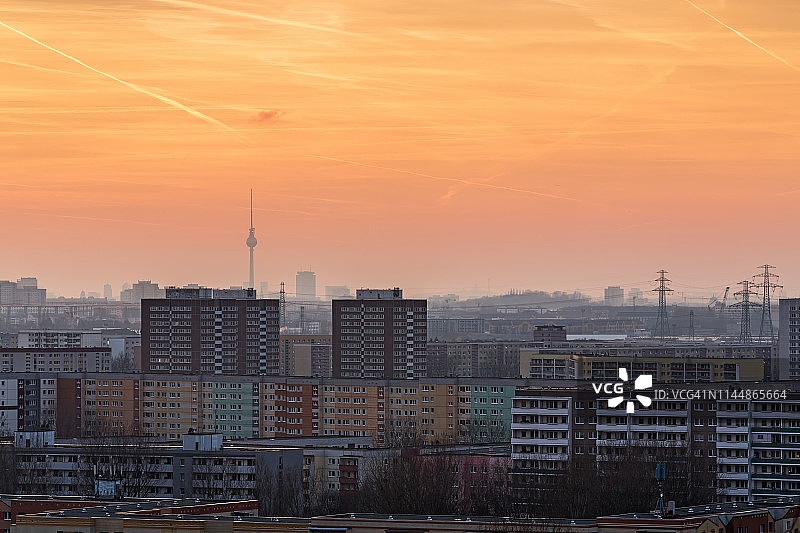 柏林马灿区，背景是著名的电视塔住宅区图片素材