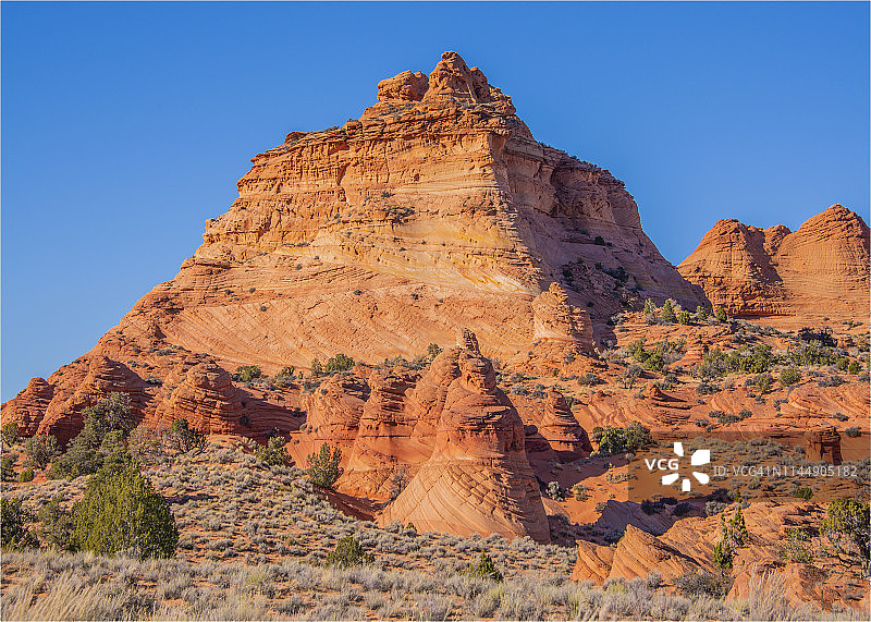 亚利桑那州帕里亚峡谷和朱红悬崖荒野地区的白色口袋蓝天图片素材