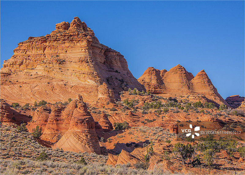 亚利桑那州帕里亚峡谷和朱红悬崖荒野地区的白色口袋蓝天图片素材