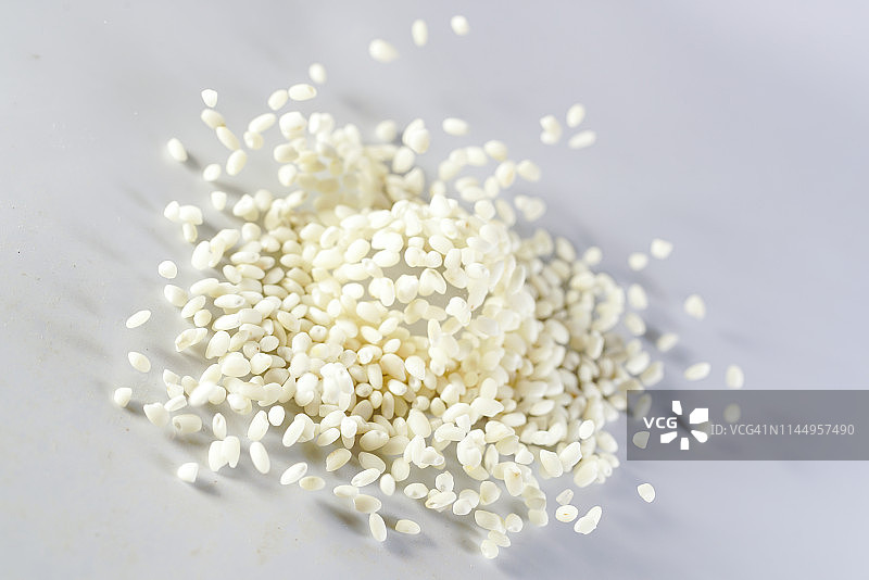 高速同步拍摄的糯米舞动瞬间图片素材