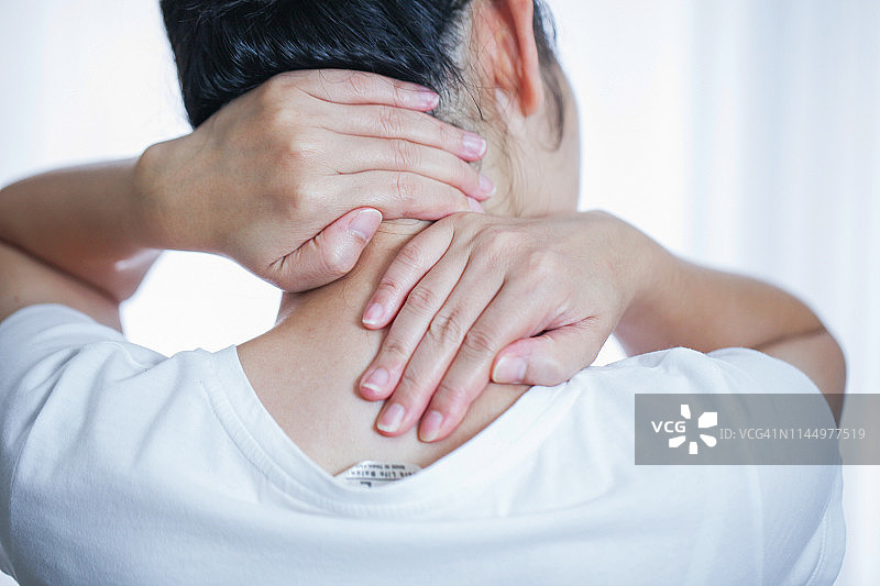 女性颈部疼痛图片素材