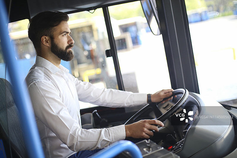 驾驶巴士图片素材