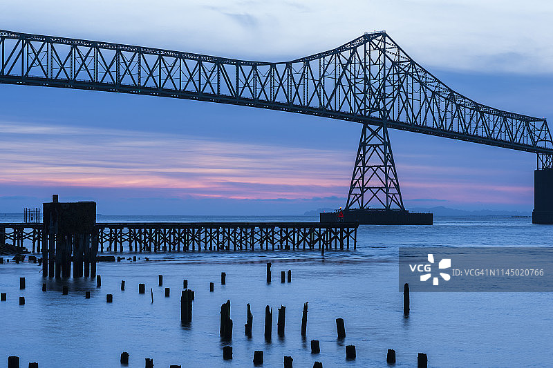 阿斯托利亚-梅格勒大桥的黄昏图片素材