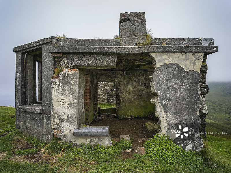 阿基尔角，荒废的石头建筑图片素材