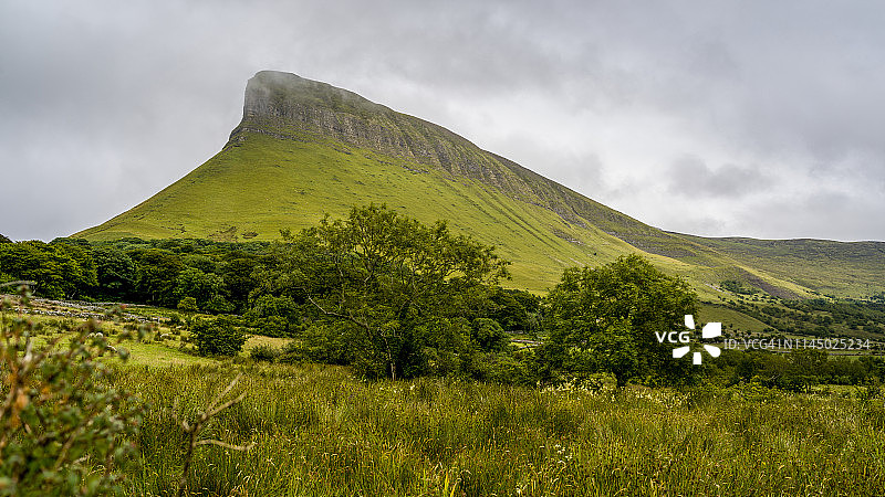 本布尔宾山，大型岩层图片素材