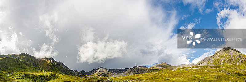 阿拉斯加哈彻山口旅馆和金矿区秋季苔原（广角）图片素材