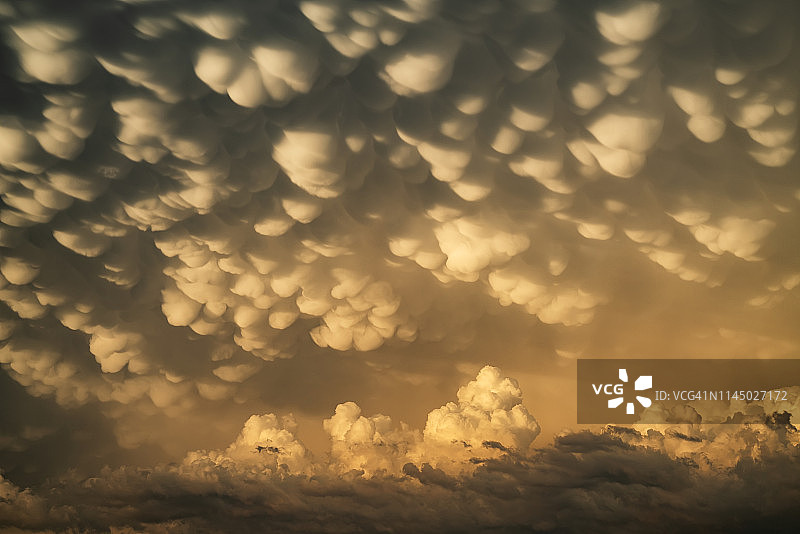 美国中西部风暴追逐之旅中看到的壮观天空景观，乳状云示例图片素材