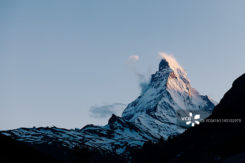 瑞士采尔马特马特洪峰的日落光芒图片素材