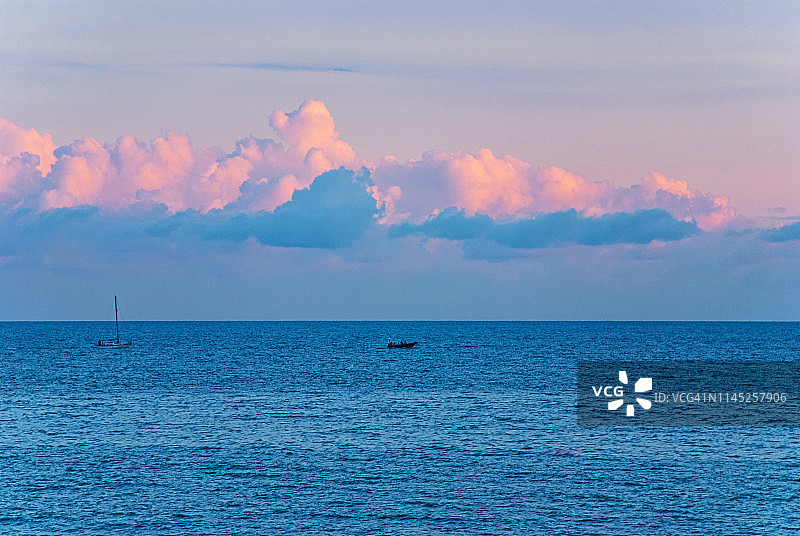 布莱顿日落时的云彩图片素材