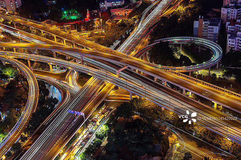繁忙的高速公路图片素材