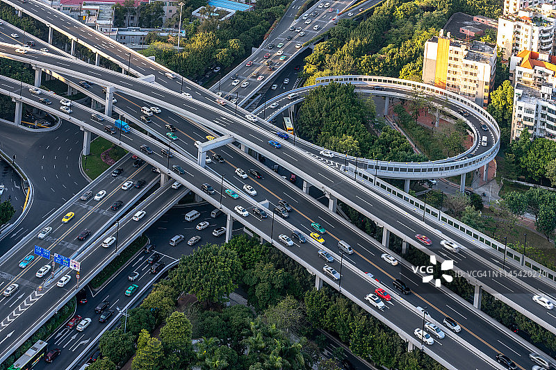 繁忙的高速公路图片素材