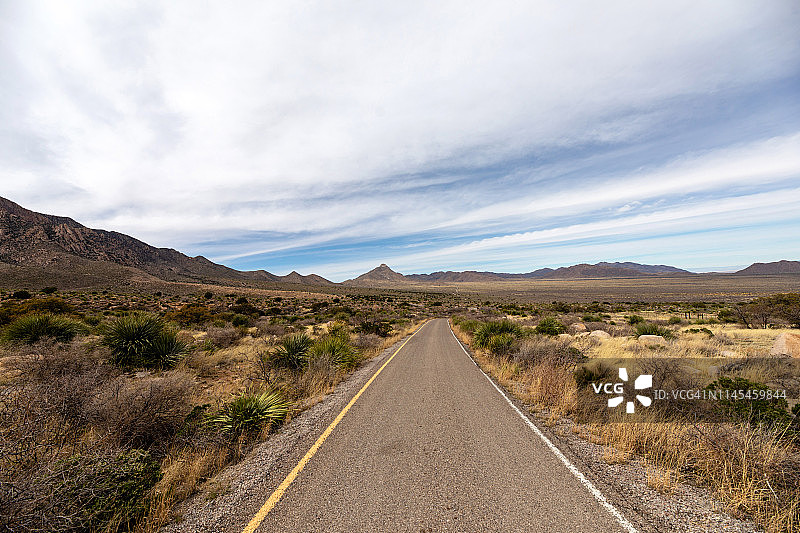 新墨西哥州拉斯克鲁塞斯松树环路小径公路图片素材