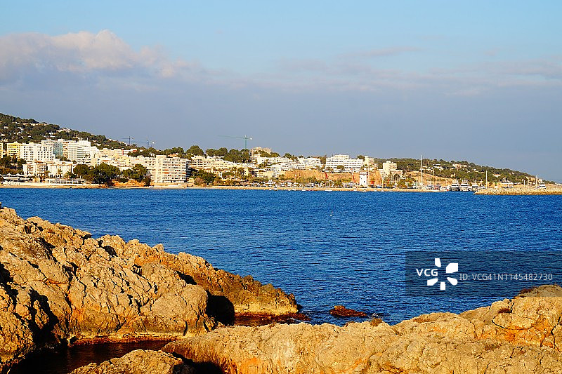 西班牙马略卡岛Portals港口日落全景图片素材