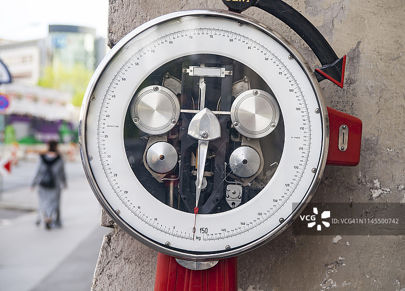 维也纳街头的公共体重秤图片素材