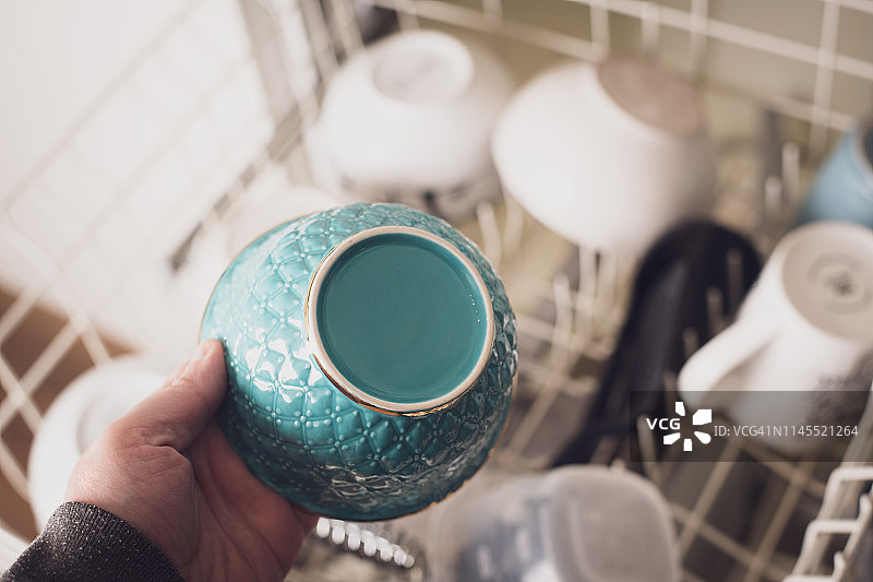 装满洗碗机图片素材