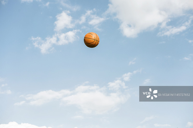 空中的篮球图片素材