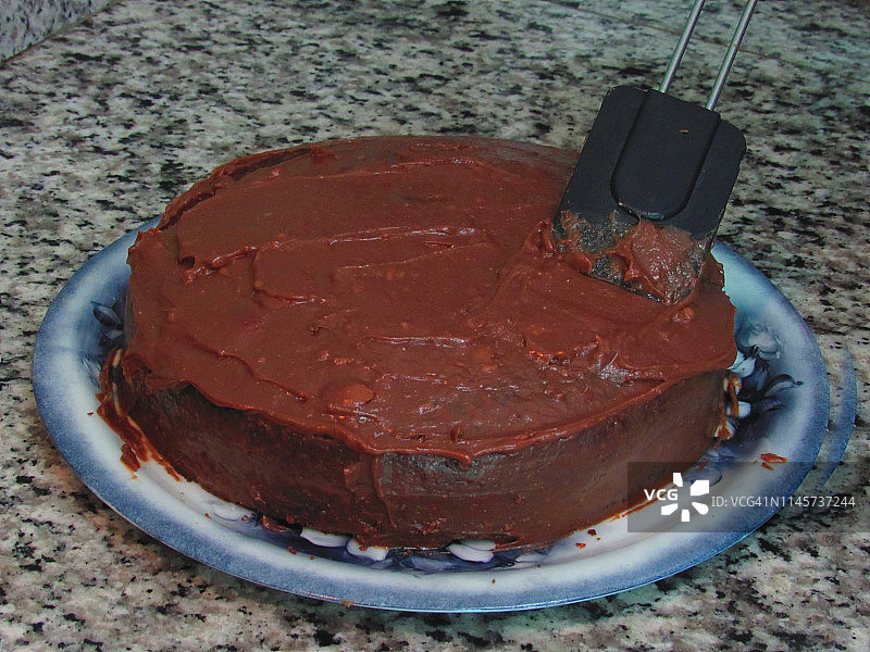 巧克力蛋糕制作中图片素材