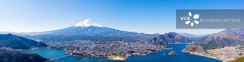 清晨的富士山和河口湖鸟瞰，日本图片素材