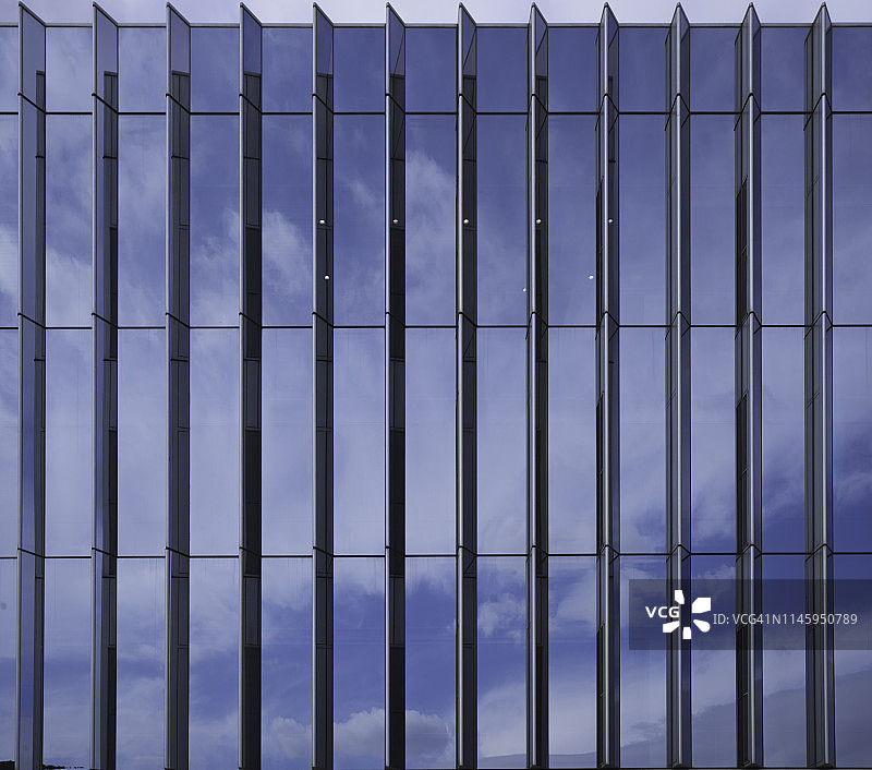 倒置的水中倒影图片素材