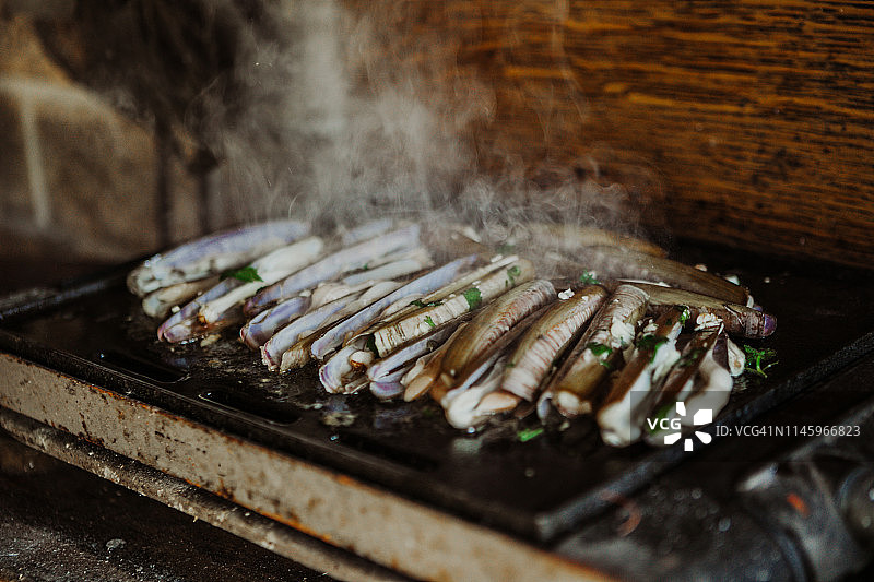 烹饪西班牙新鲜蛏子图片素材