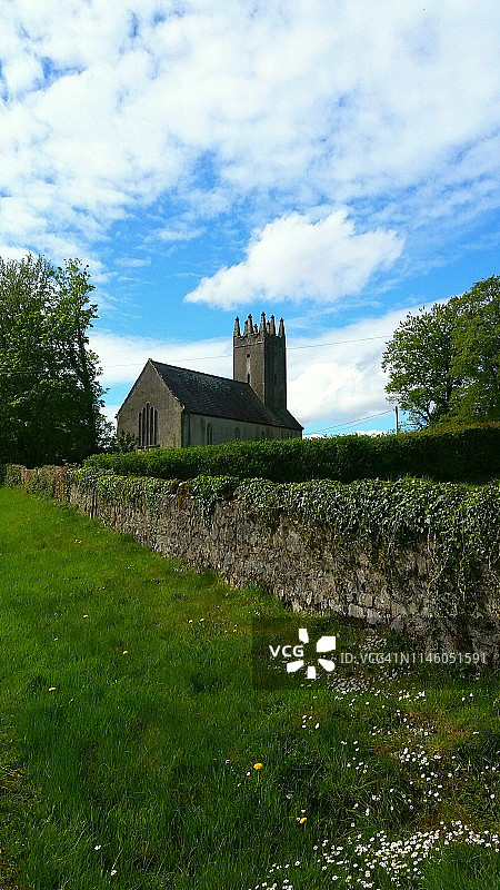蓝天下的教堂塔楼图片素材