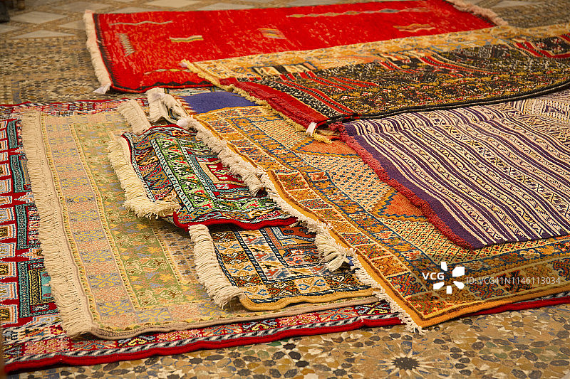 阿拉伯地毯店，展示各种地毯图片素材