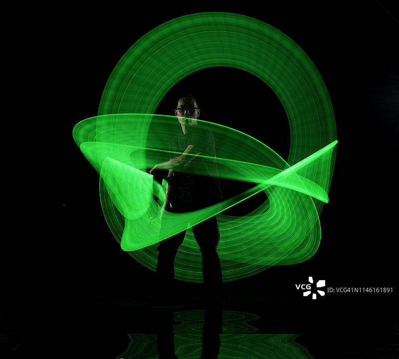 绿色长曝光灯光图片素材