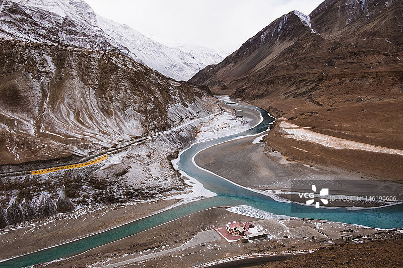 印度河与赞斯卡河交汇处图片素材