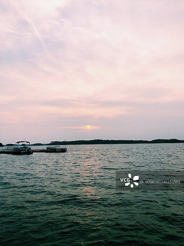 湖上的船只图片素材