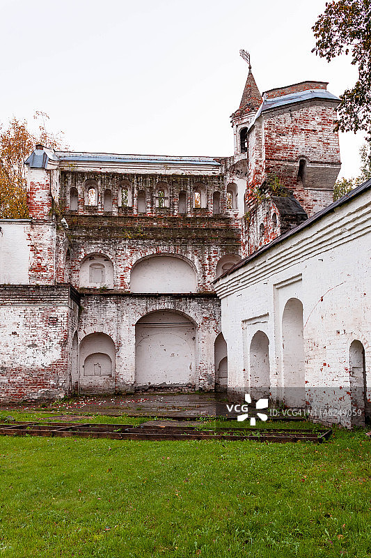 俄罗斯沃洛格达克里姆林宫内的要塞石墙图片素材