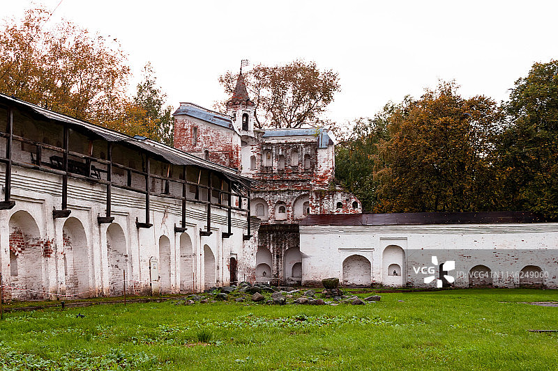 俄罗斯沃洛格达克里姆林宫内的要塞石墙图片素材
