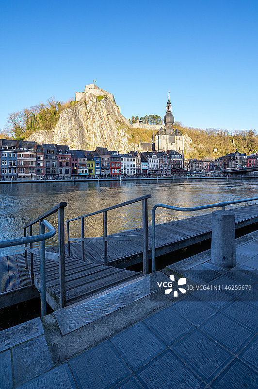 迪南的码头图片素材