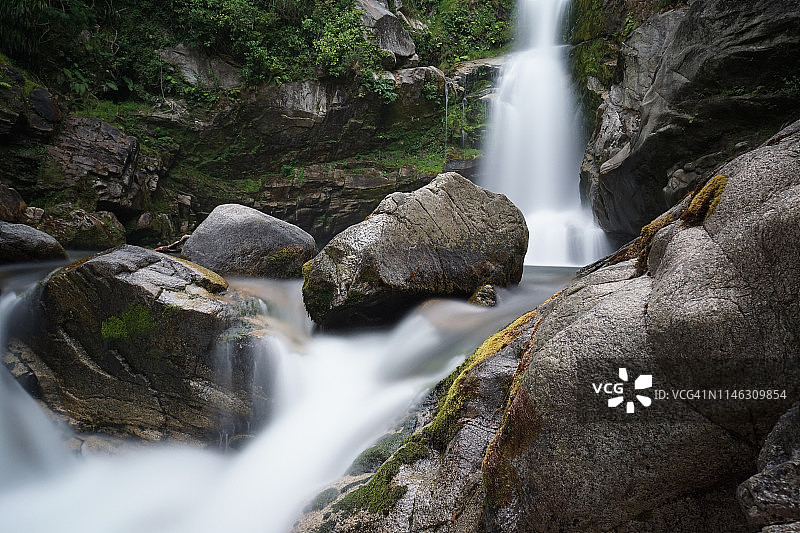 怀努伊瀑布图片素材