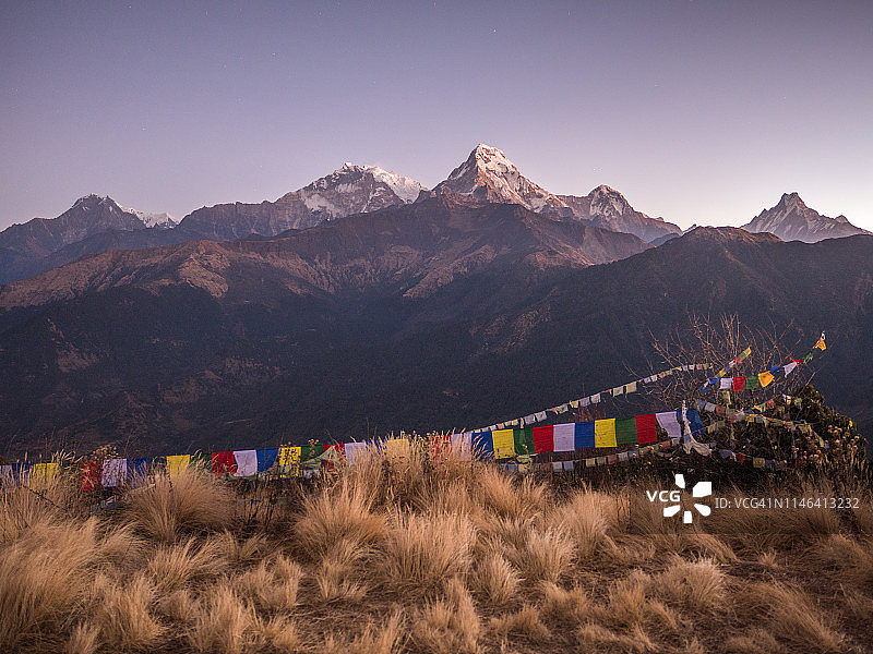 尼泊尔安纳布尔纳峰南峰与鱼尾峰日出图片素材