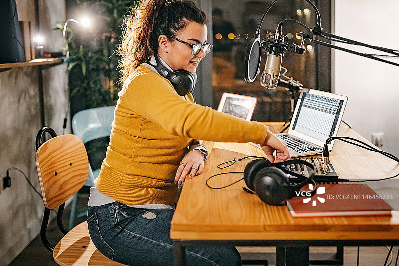 向我们的听众介绍你自己图片素材