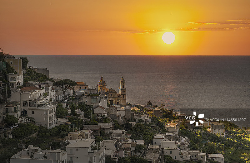 意大利阿马尔菲海岸普莱亚诺村日落美景图片素材