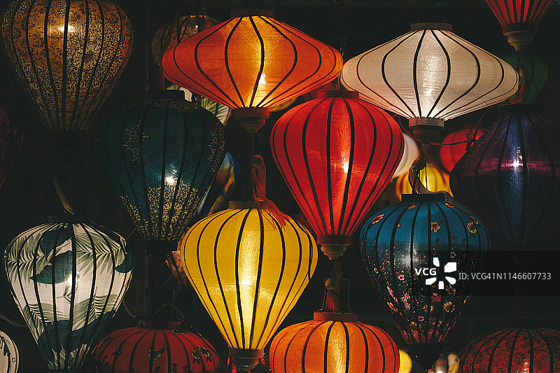 会安古镇的夜晚灯笼图片素材