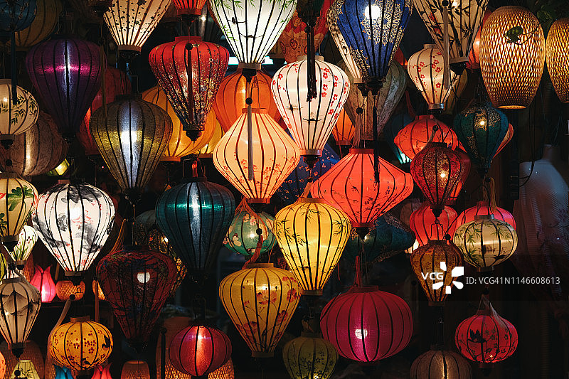 会安古镇的夜晚灯笼图片素材