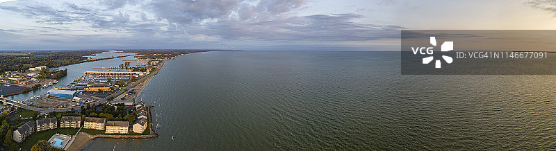 俄亥俄州克林顿港的伊利湖图片素材