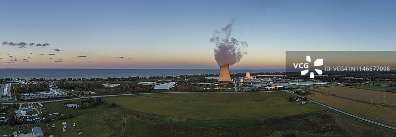 俄亥俄州橡树港戴维斯-贝塞核电站附近的沼泽图片素材
