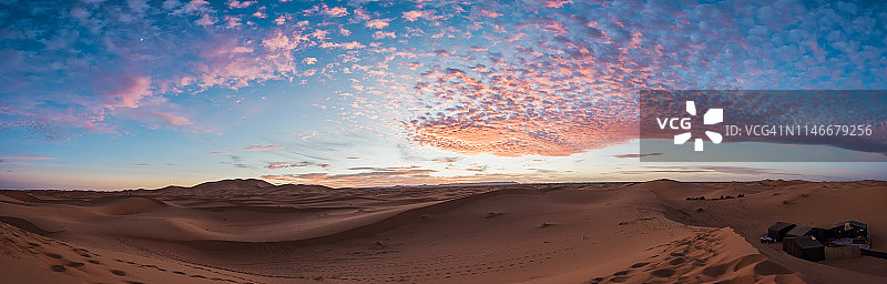 梅尔祖卡摩洛哥，埃尔格切比沙丘的日落图片素材