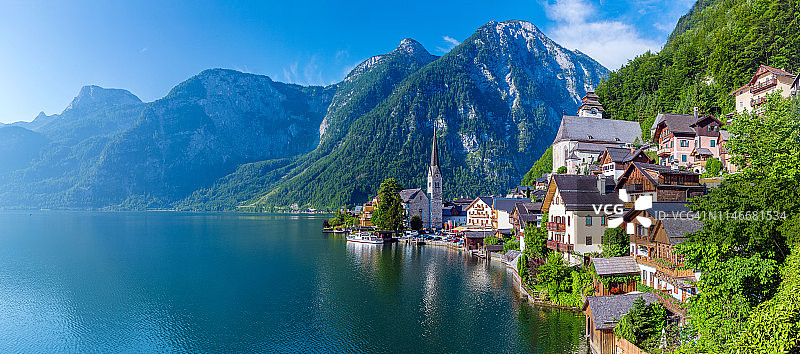 奥地利哈尔施塔特村庄和哈尔施塔特湖图片素材