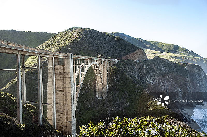 大瑟尔国际马拉松在比克斯比大桥跨越中点图片素材