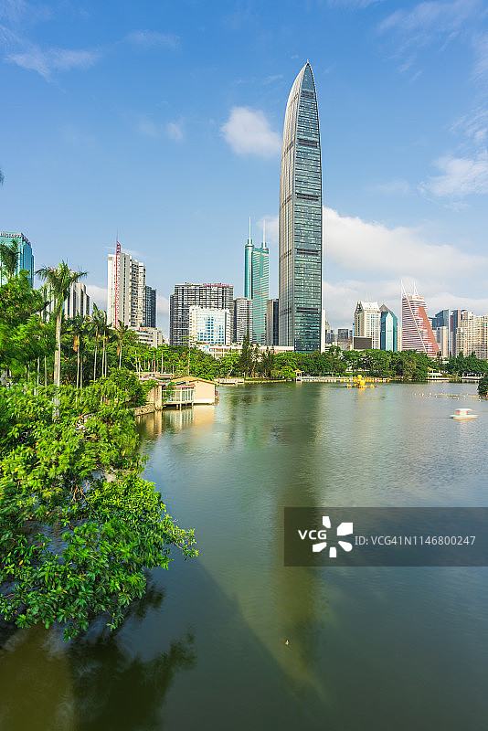京基100与深圳城市天际线图片素材
