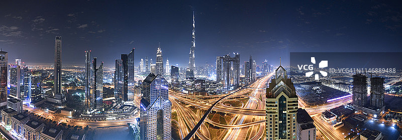 阿联酋迪拜夜间全景城市景观图片素材