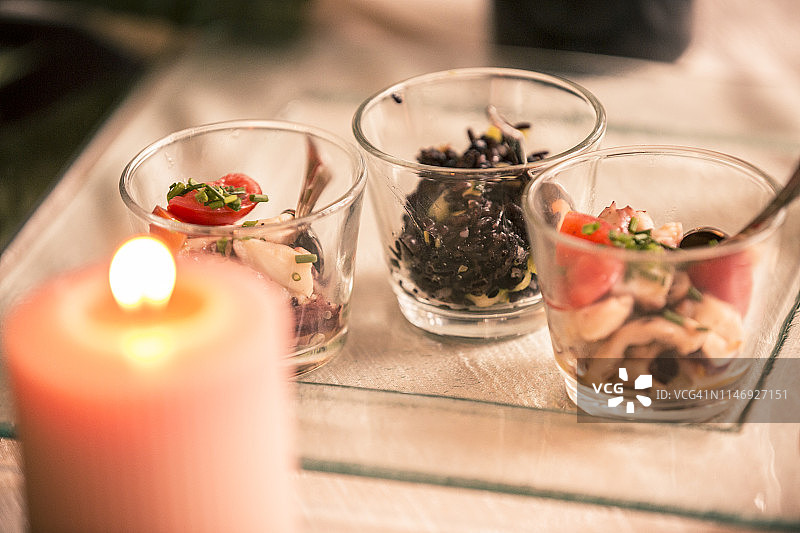 婚礼招待会上的手指食物开胃菜：意大利图片素材