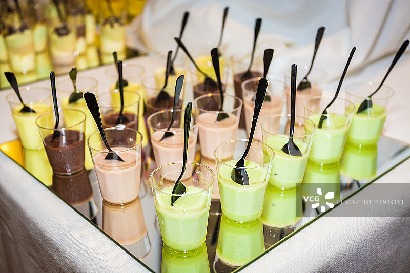 婚礼上的手指甜点自助餐，意大利图片素材