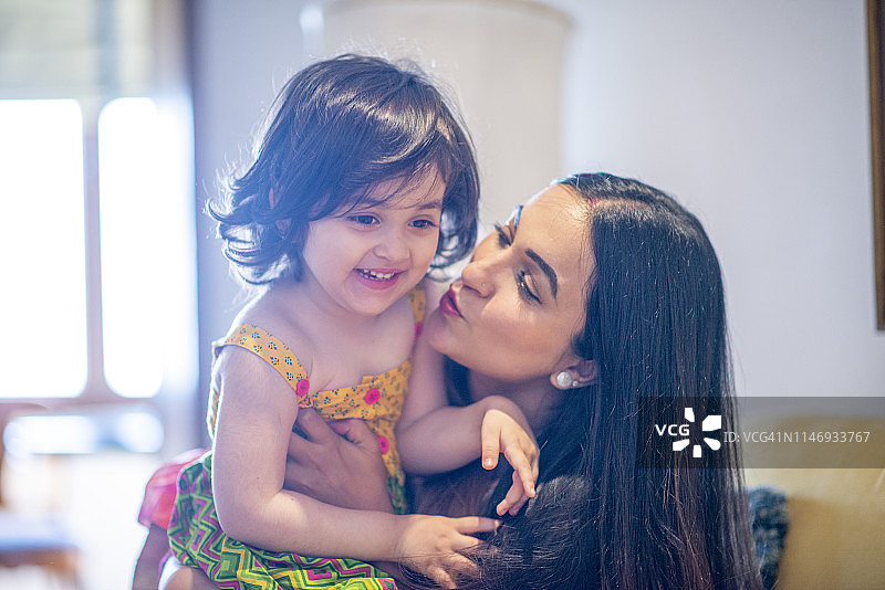 美丽的印度母女图片素材