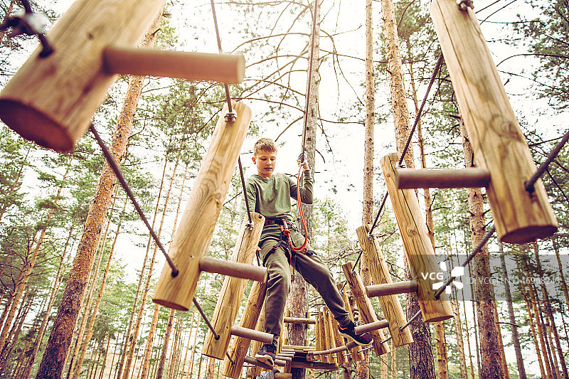冒险乐园中的障碍赛道图片素材